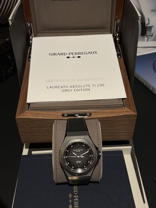 Girard Perregaux Laureato Absolute Ti230 - full box - nepurtat