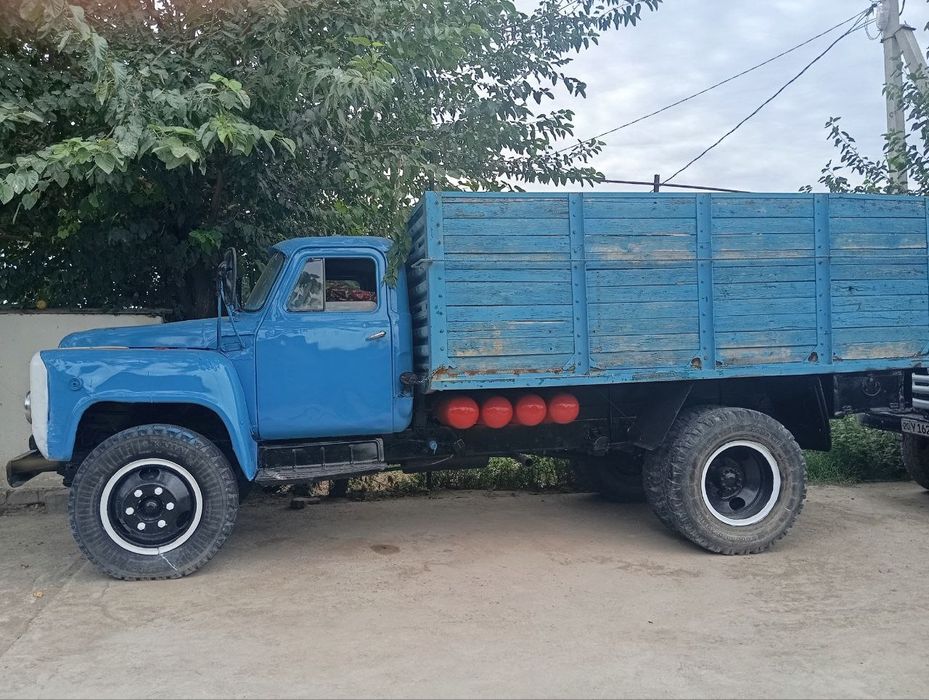 Gaz 5327 moshinasi naxadu barter bor