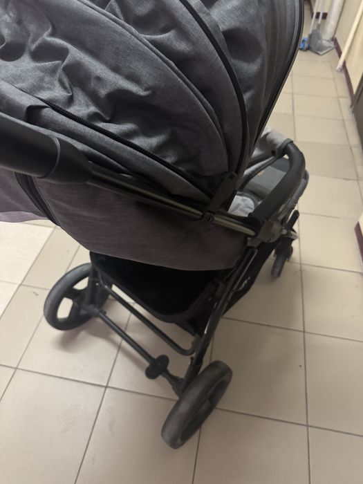 Коляска почти новая