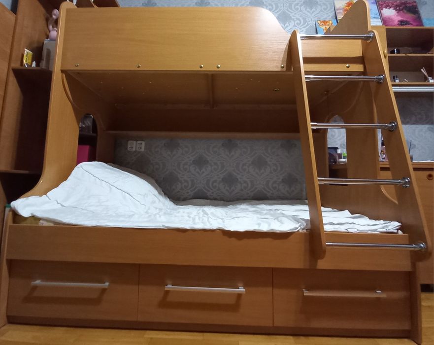 Двухэтажная детская кровать