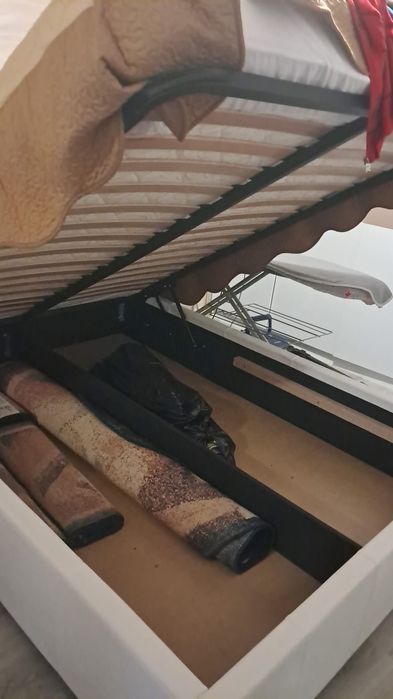 Vand pat aproape nou o persoana