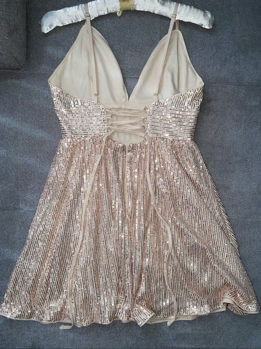 Блестяща къса рокля с пайети в розово злато – парти стил
