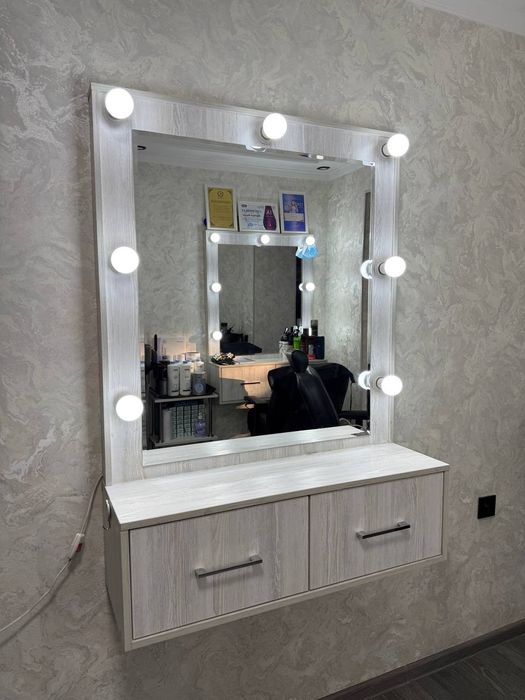 Зеркало для парикмахера