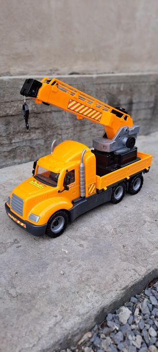 Игрушечный автокран