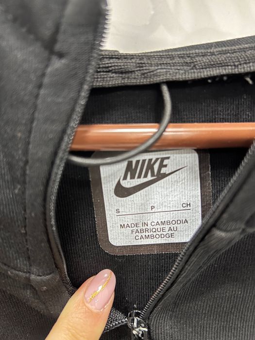 Практически нов спортен екип nike tech fleece