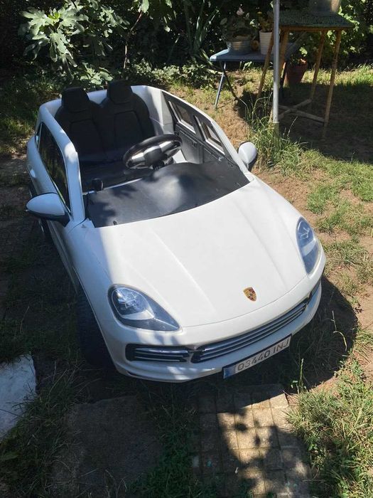Детски Електрически коли/джипки Porsche Cayene, бяла или черна.