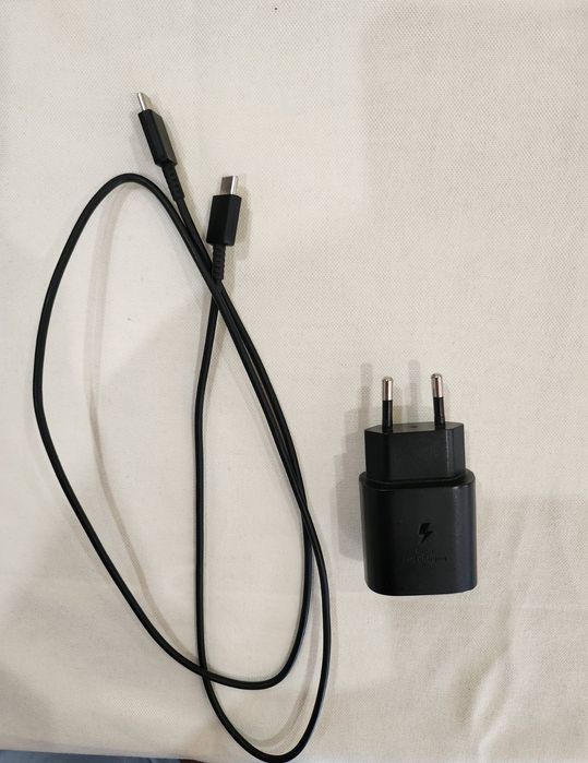 Продавам телефон Z fold 4