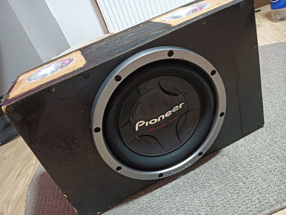 Vând subwoofer auto pioner
