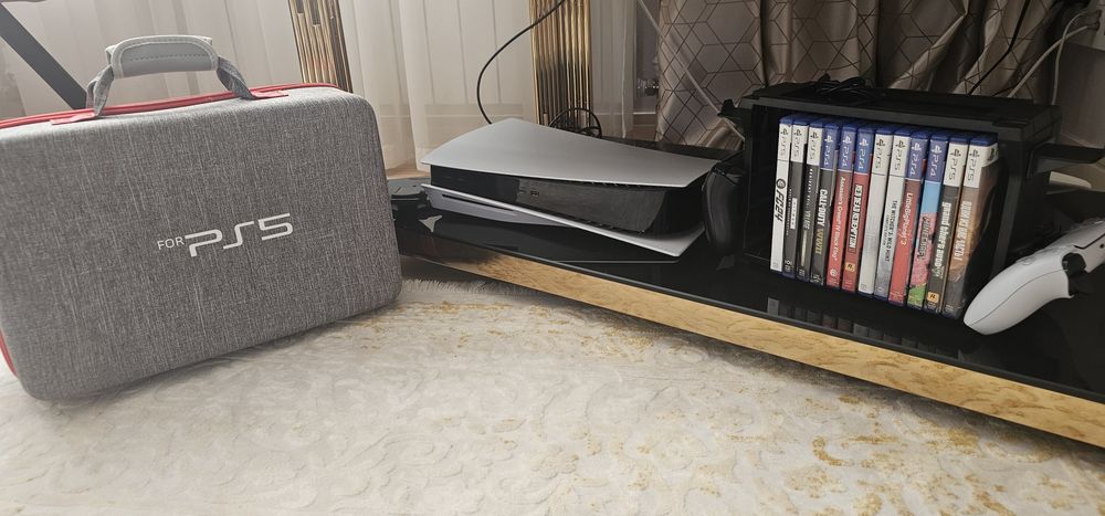 PlayStation 5 с двумя джойстиками