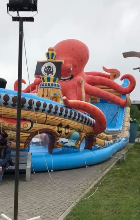 Продам надувной батут б/у. Размер 16*9. В комплекте 3 насоса.