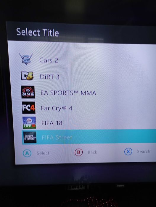 Продавам Xbox 360 с 2 джойстика с 33 игри