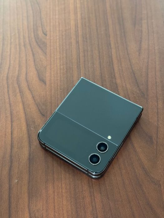 В ГАРАНЦИЯ! Samsung Galaxy Z Flip 4