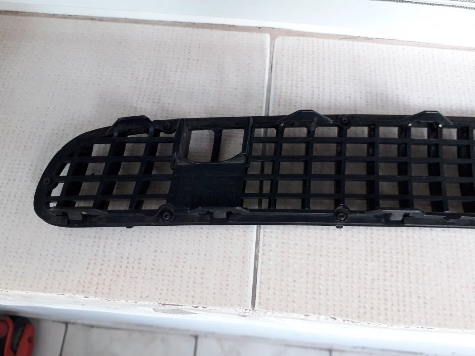 BMW E46 - Grila capota BMW E46 Non-Facelift NEVOPSITA