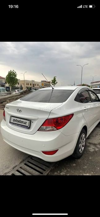 Hyndai accent aftomabil