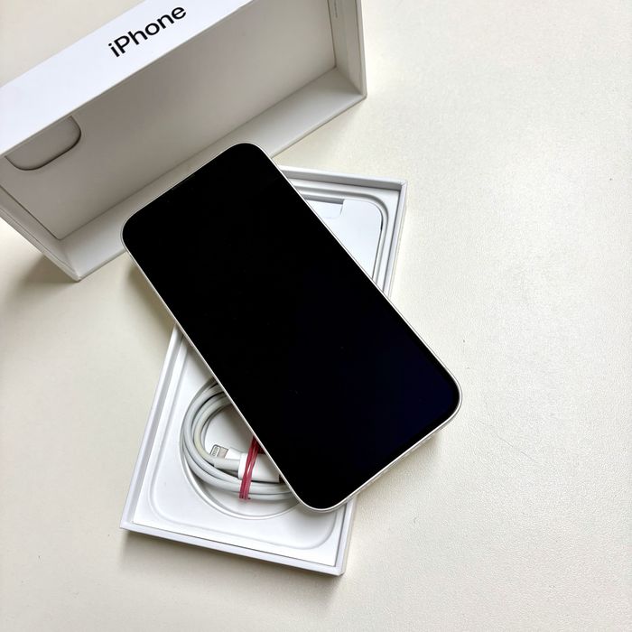 Magazin vinde: iPhone 13 128gb  bateria noua 100% Negru / Alb