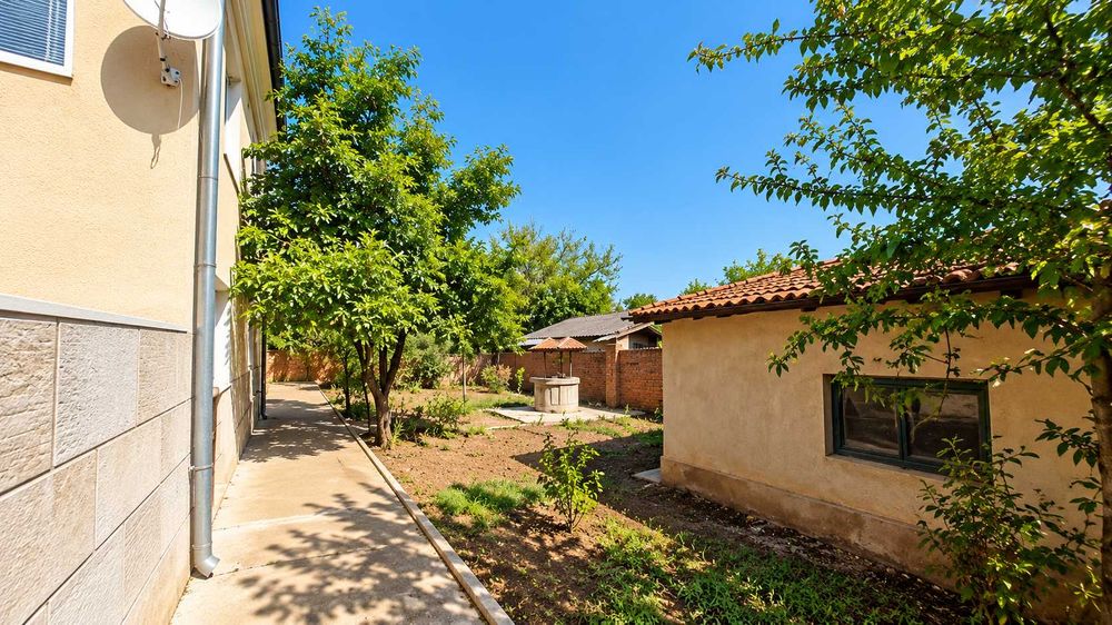 Продава се Къща в с. Лозен, Област Хасково - 180 кв.м за 361 €/кв.м - Снимка #15