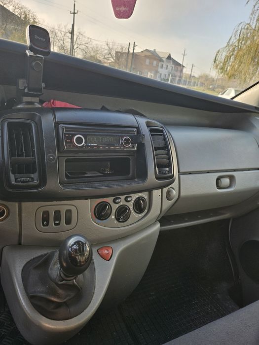 Vând Renault Trafic