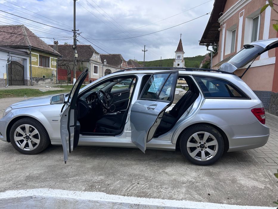 Vând Mercedes-Benz C200 W204 – 136 CP