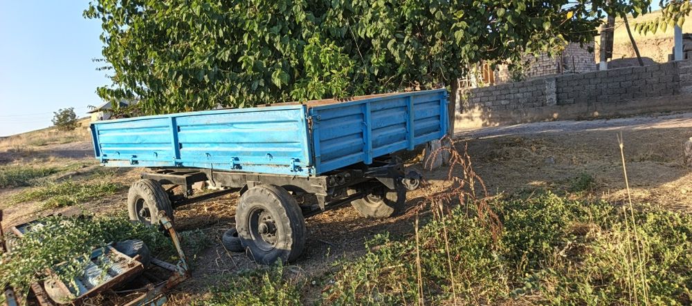 Traktor prsebi sotiladi