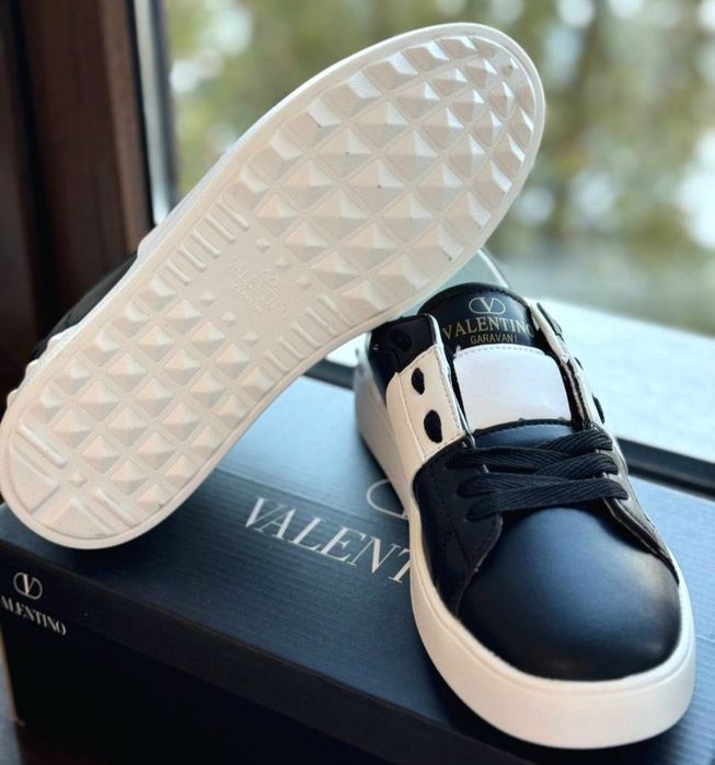 Продажа мужской обуви Valentino . 40-44 размеры