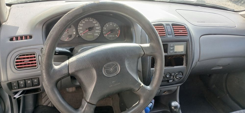 Mazda 323 2.0  2001g