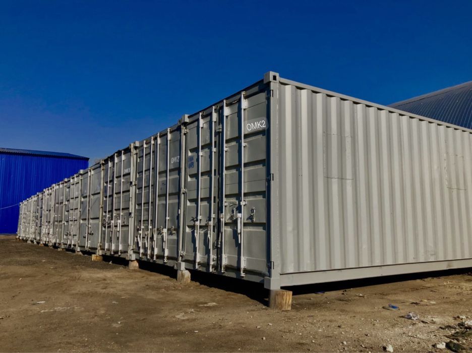 Утепленный контейнер и пустой контейнер