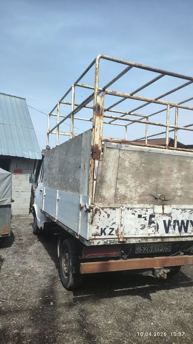 Mercedes 207d, сапог, на ходу