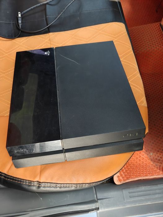 Play station 4  FAT sotiladi xolati yaxshi