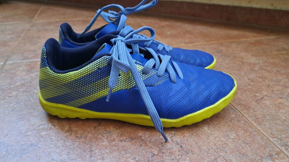 Обувки за футбол номер 36