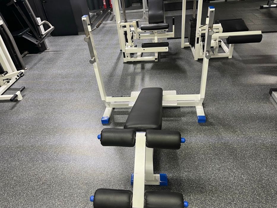 Aparate Fitness marca Paramount + 3 bănci cu bara olimpică inclusă