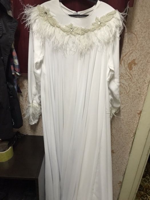 Платье нарядное свадебное