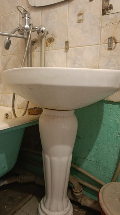 Продам умывальник "Тюльпан"