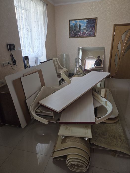Продам мебель (кровать, шкаф, ковры итд)