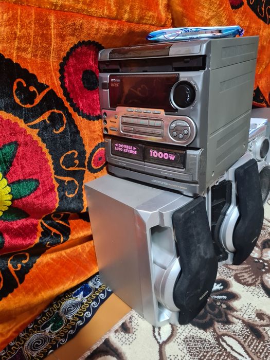 Музыкальный центр сотилади