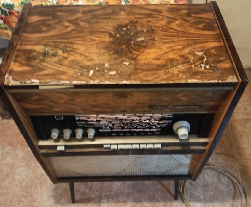 VEF Rapsodija радиограмофон Лампов - 70те г на XX век

цена 75 €вро