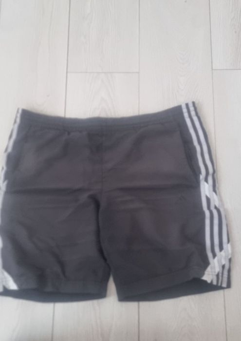 Pantaloni scurti adidas marimea m l