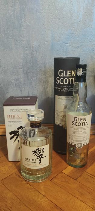 Бутилки от уиски в оригиналните им кутии