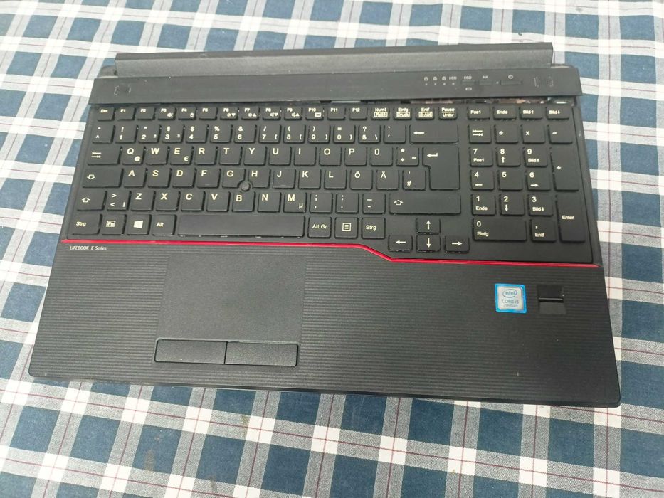 Elemente Fujitsu LifeBook E557