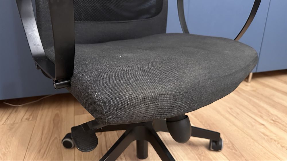 Scaun rotativ IKEA, Vissle gri inchis mediu