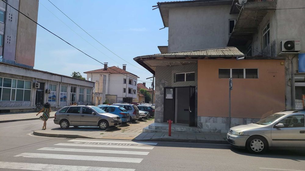 Дава се под наем Магазин в Бяла Слатина - 60 кв.м за 255 € - Снимка #1