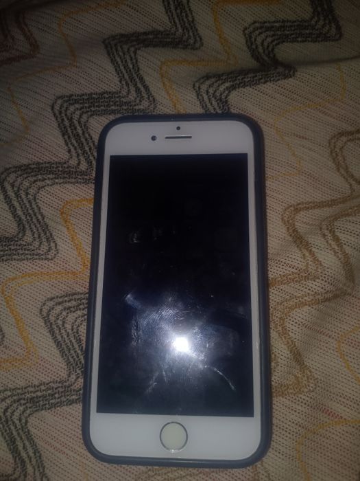 Айфон 7 сотилади адмен хам бор велосапитга 26  телефон янги
