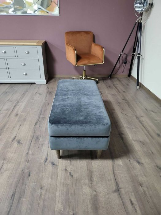 Голяма сива табуретка от плат с функция ракла