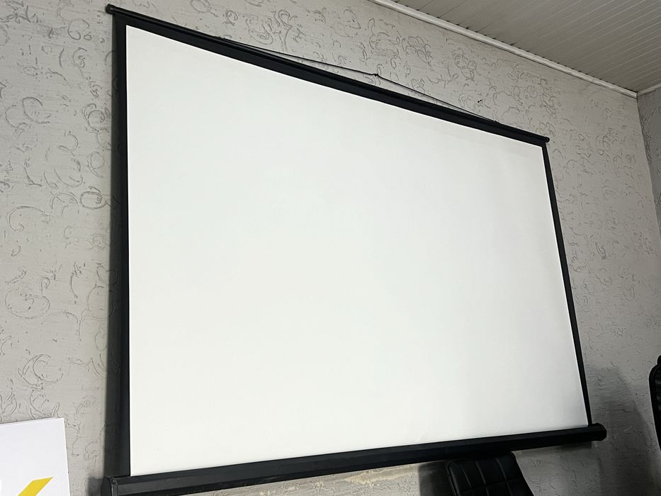 Кинопроектор  экран