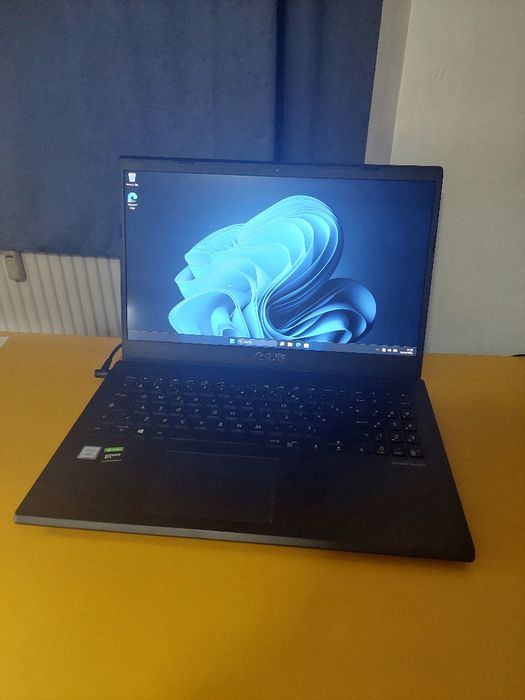 Laptop Asus Zenbook i5 9300h 16g GTX 1650