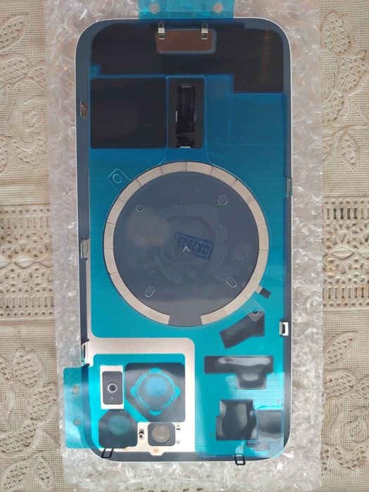 iPhone 15 задняя панель