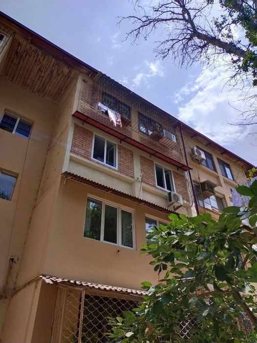 Установка козырьков над окнами