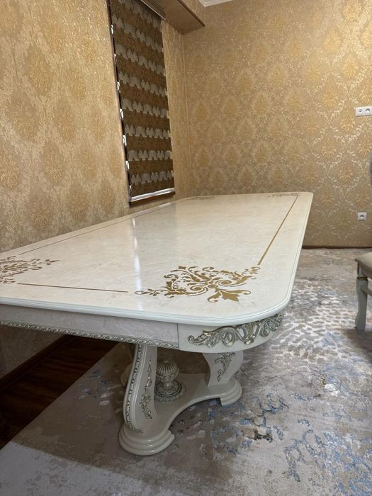 Продаётся стол с стульями