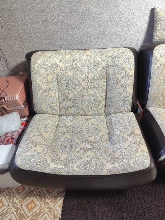 Продам диван и два кресла