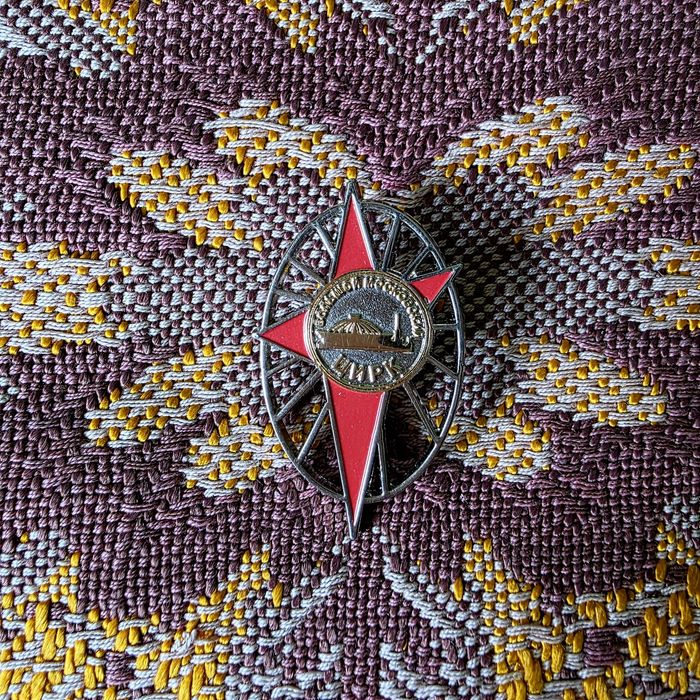 Продам советские значки