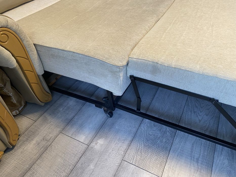 Canapea extensibilă plus 2 fotolii